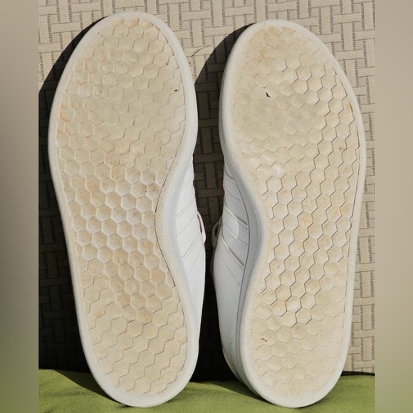 White Adidas sneakers used and in good condition. Offers accepted! - Picture 5 of 5